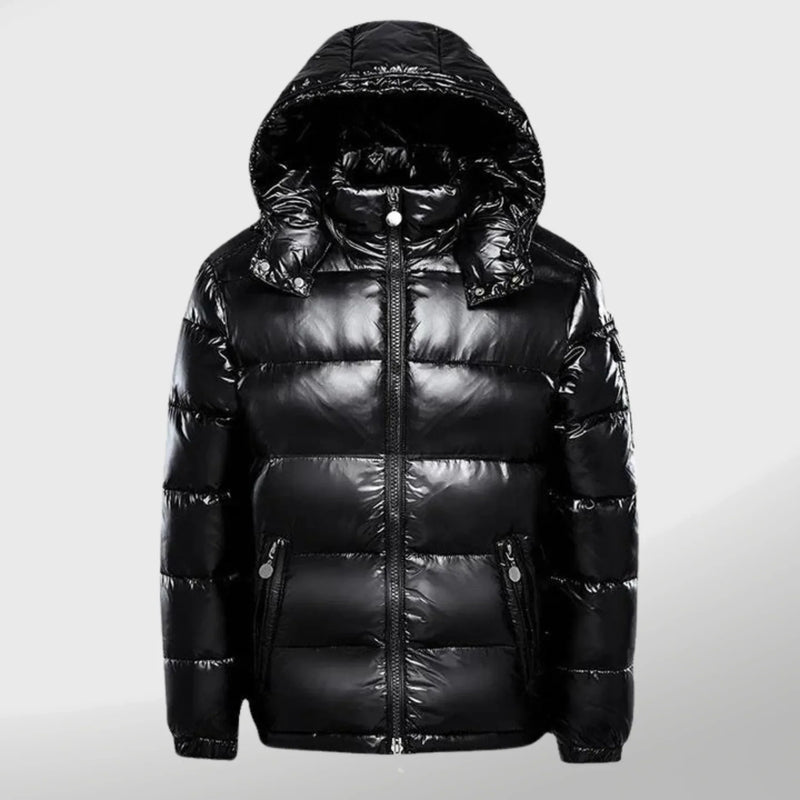 Schwarze Daunenjacke mit Kapuze, glänzend, warm, Wintermode, Herrenbekleidung.