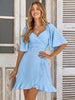 Hellblaues luftiges & stylisches Wickel-Sommerkleid mit Rüschen für Damen – Amelina