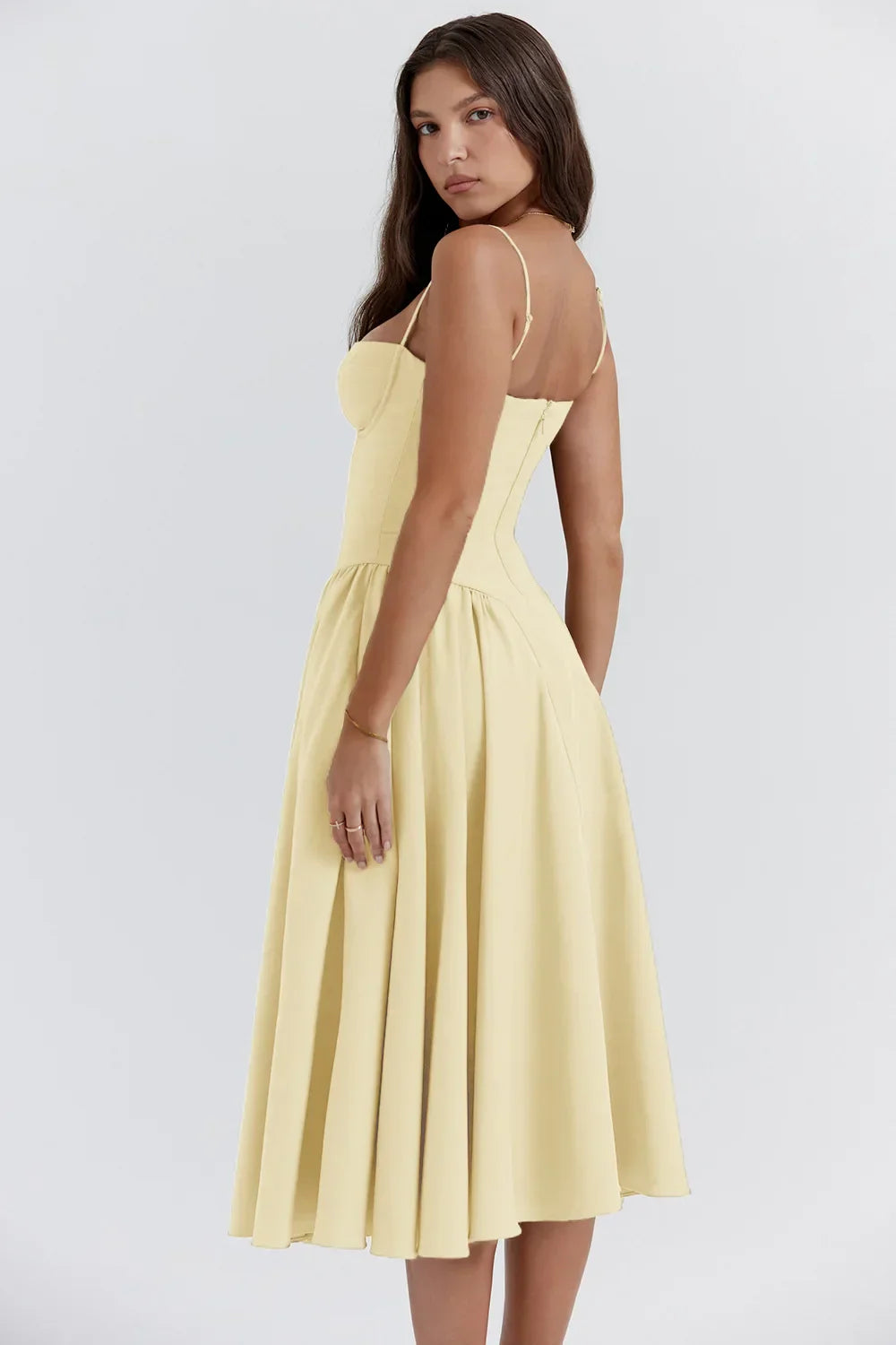 Stylisches Sommerkleid mit Spaghettiträgern und Taillenmieder – Mira