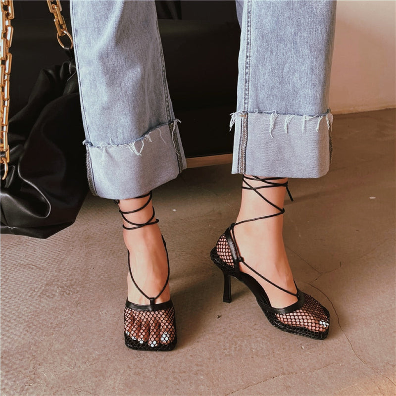 Pumps mit Spitzen-Optik – Céleste