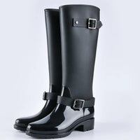 Damen Regenstiefel hoch wasserdicht mit Schnallen & Blockabsatz – Elenya