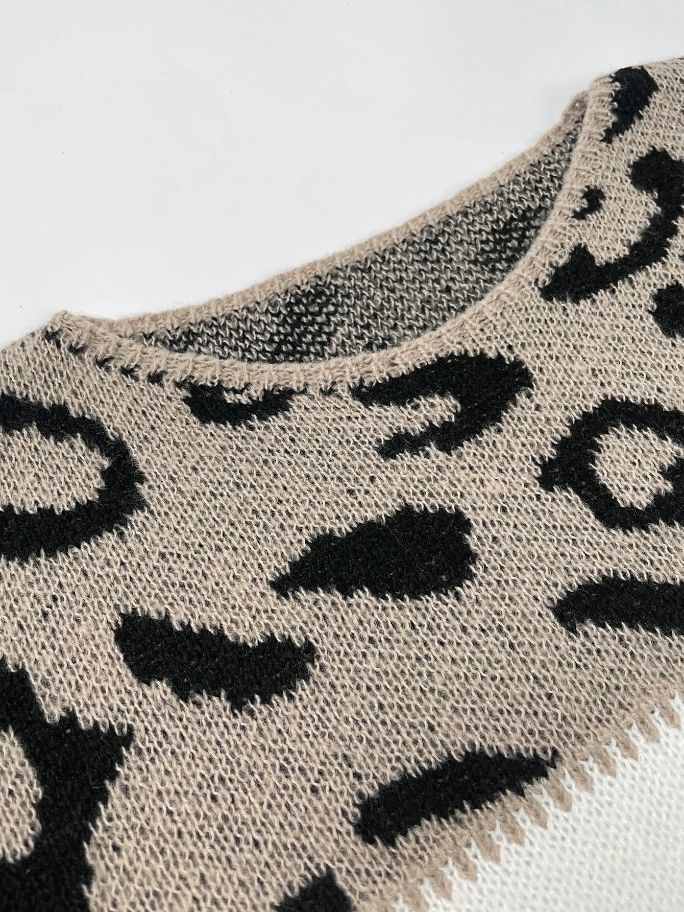 Bequemer Sweater mit Leopardenmuster – Laura