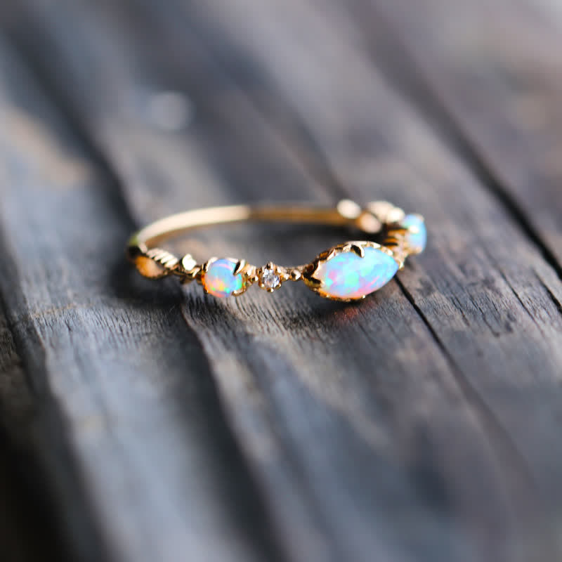 "Liebe und Aufrichtigkeit" - Opal Vintage-Ring - Isabella