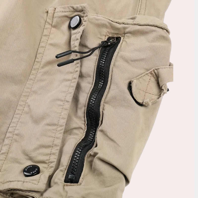 Beige Jacke mit Reißverschluss, Knopfdetails, Baumwollmaterial, modisch, lässig, Herrenbekleidung.