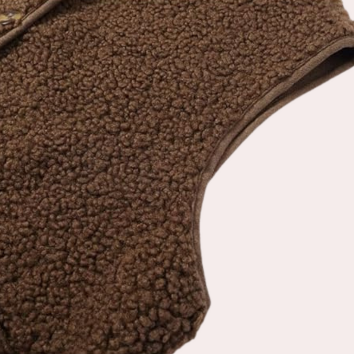 Braune Fleeceweste aus Teddyfell, warm und kuschelig, ideal für Herbst und Winter.