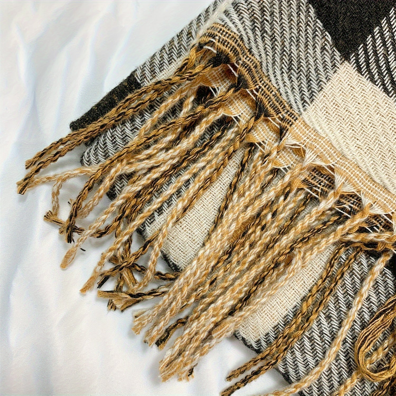 Gestreifter Damen Schal aus Polyester für Herbst & Winter – Aurelie