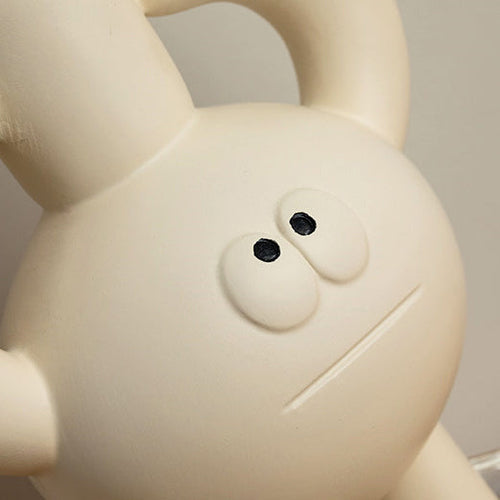 Verspielte Tischlampe mit Glasball - Glombra