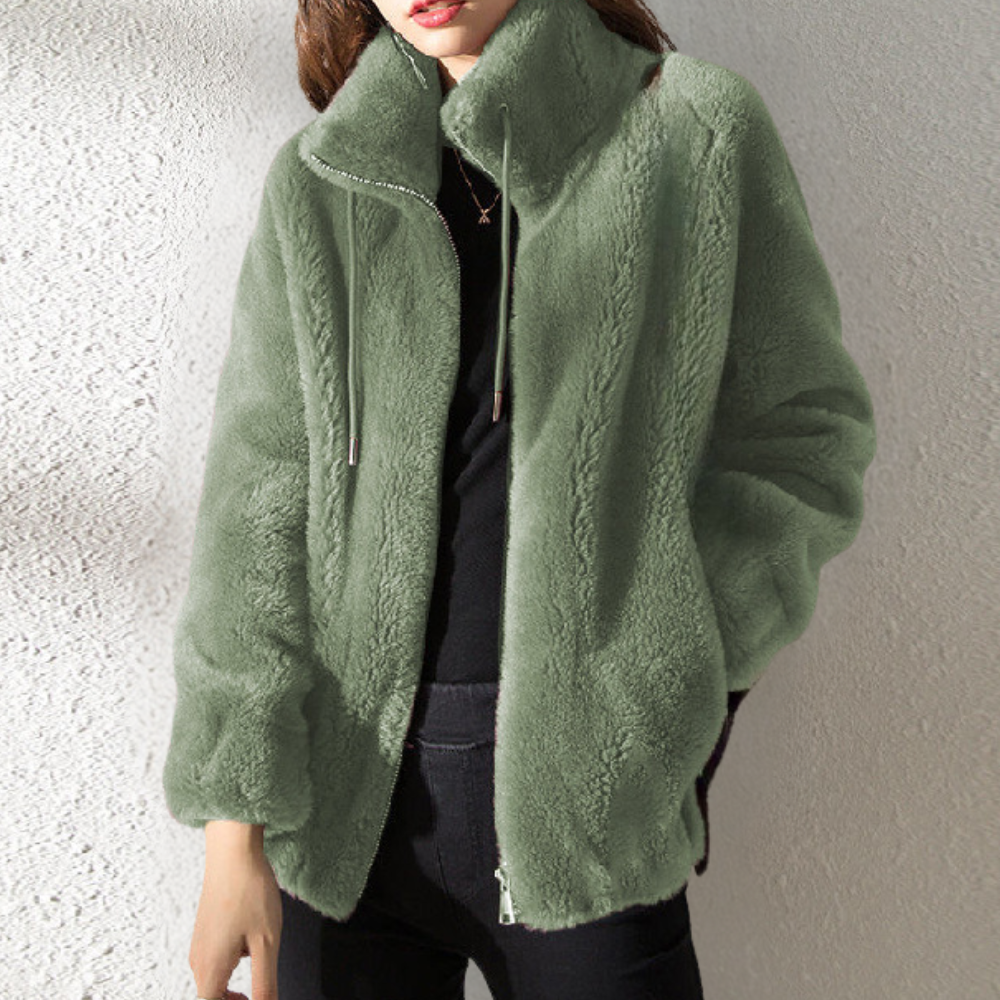 Damen Teddyjacke grün, flauschig, Reißverschluss, Wintermode, warm, modisch, bequem.