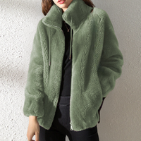 Damen Teddyjacke grün, flauschig, Reißverschluss, Wintermode, warm, modisch, bequem.