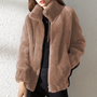 Damen Teddyfelljacke, beige, Reißverschluss, warm, modisch, Winterbekleidung, gemütlich.