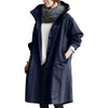 Damen Regenjacke, dunkelblau, wasserdicht, mit Kapuze, modisch, funktional, Outdoor-Bekleidung.