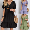 Damen-Sommerkleid in Schwarz, Lila, Grün, V-Ausschnitt, Kurzarm, lässig, mit Strohtasche.
