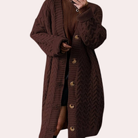 Frau in braunem Strickmantel mit Knöpfen, modisch, warm, Herbstkleidung, Damenmode.