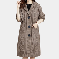 Damen Strickmantel beige, lang, mit Knöpfen, Taschen, Herbstmode, eleganter Stil.