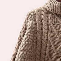 Beiger Strickpullover mit Zopfmuster, warm, gemütlich, Wintermode, Damenbekleidung.