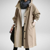 Damen Regenjacke beige, wasserdicht, lang, mit Kapuze, modisch, Herbstbekleidung.