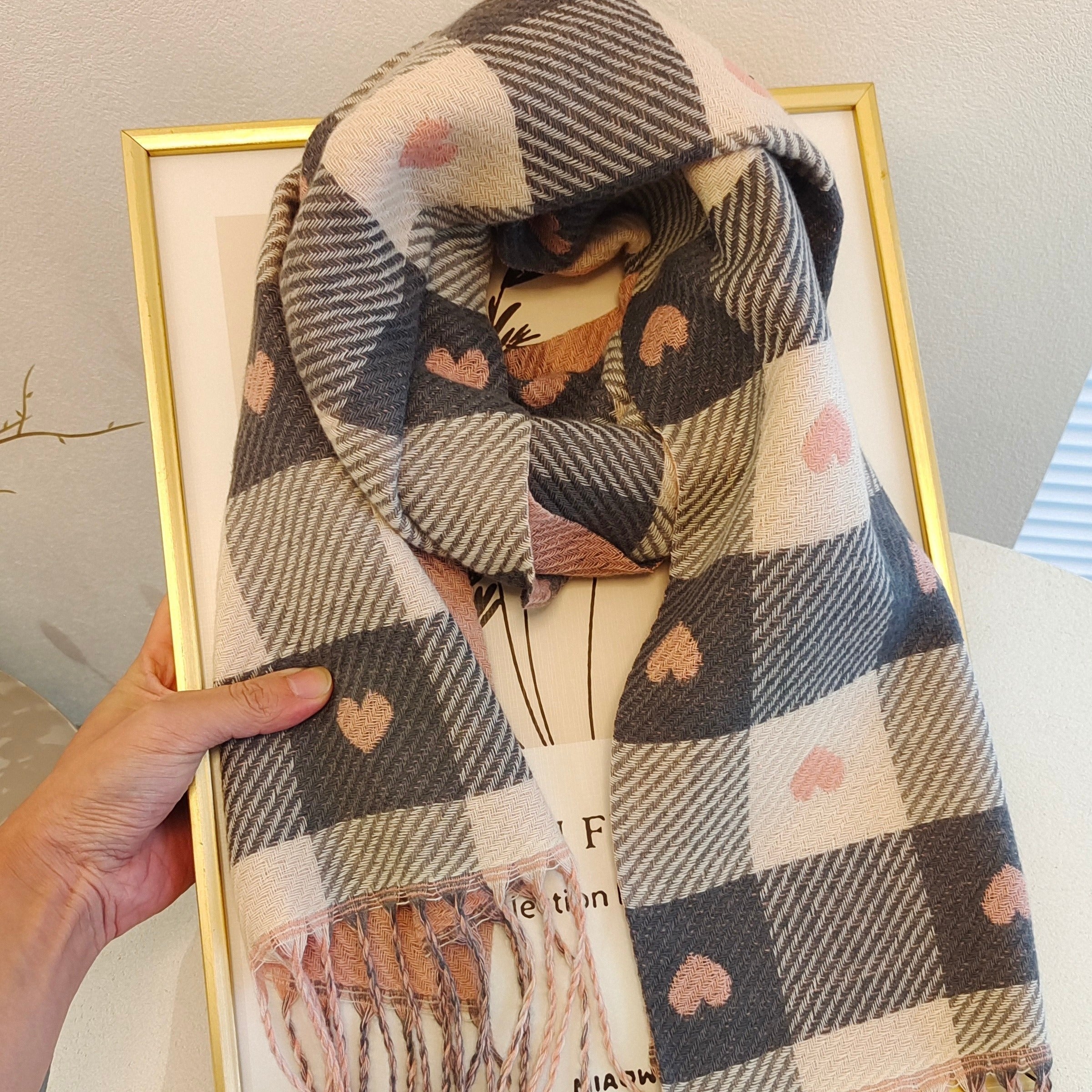 Gestreifter Damen Schal aus Polyester für Herbst & Winter – Aurelie