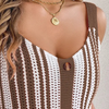Damen Sommerkleid, gestreift, braun-weiß, gehäkelt, V-Ausschnitt, modisch, lässig.
