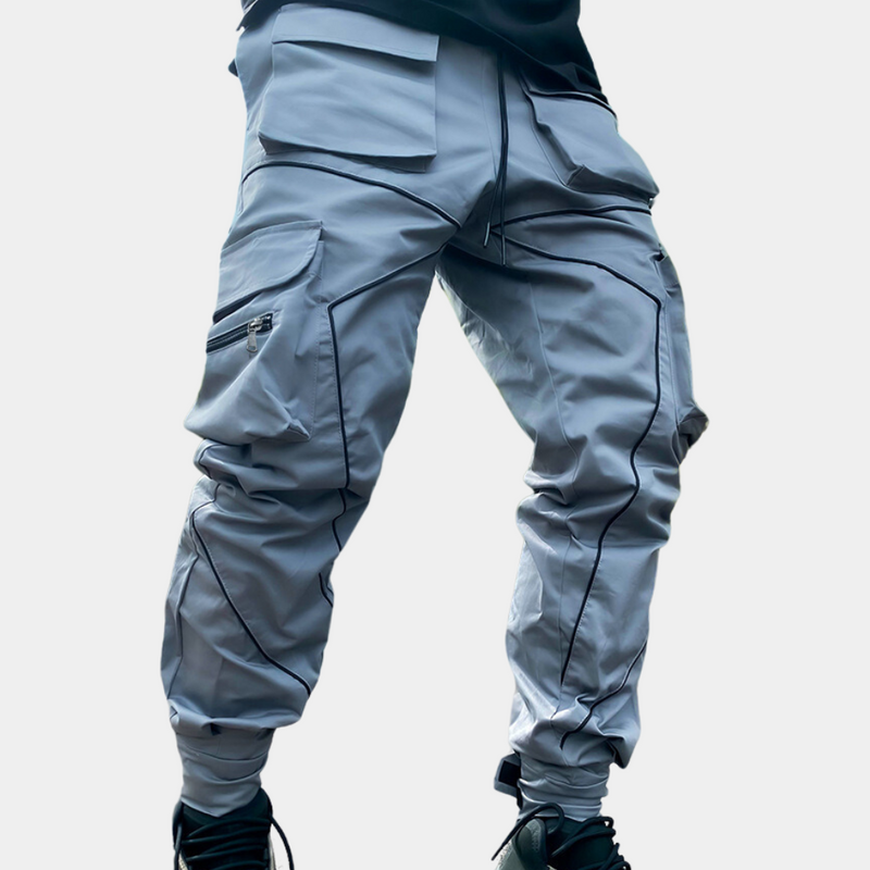 Graue Cargo-Hose mit Taschen, Reißverschlüssen, sportlich, modern, Herrenmode.