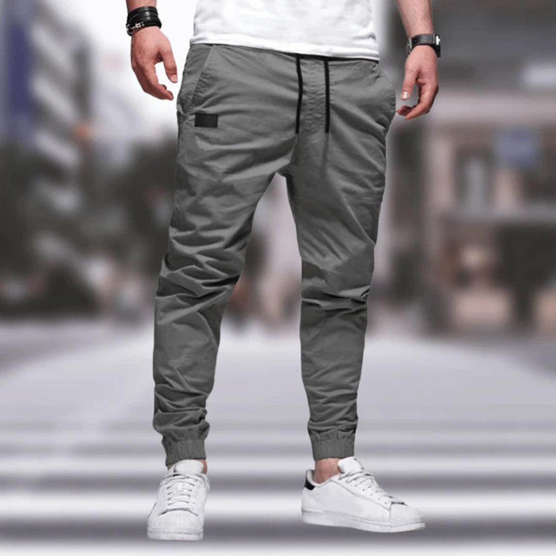 Graue Herren-Cargohose, lässig, mit Taschen, Kordelzug, urbaner Stil, Streetwear.