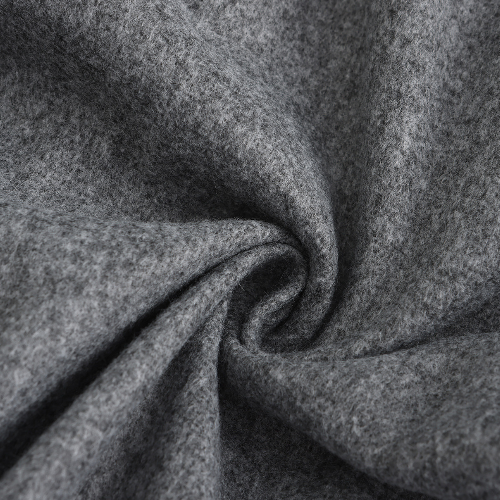 Grauer Wollstoff, weiche Textur, hochwertiges Material, ideal für Bekleidung und Heimtextilien.