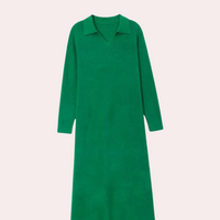 Grünes Strickkleid mit V-Ausschnitt und langen Ärmeln, Damenmode, elegant und stilvoll.