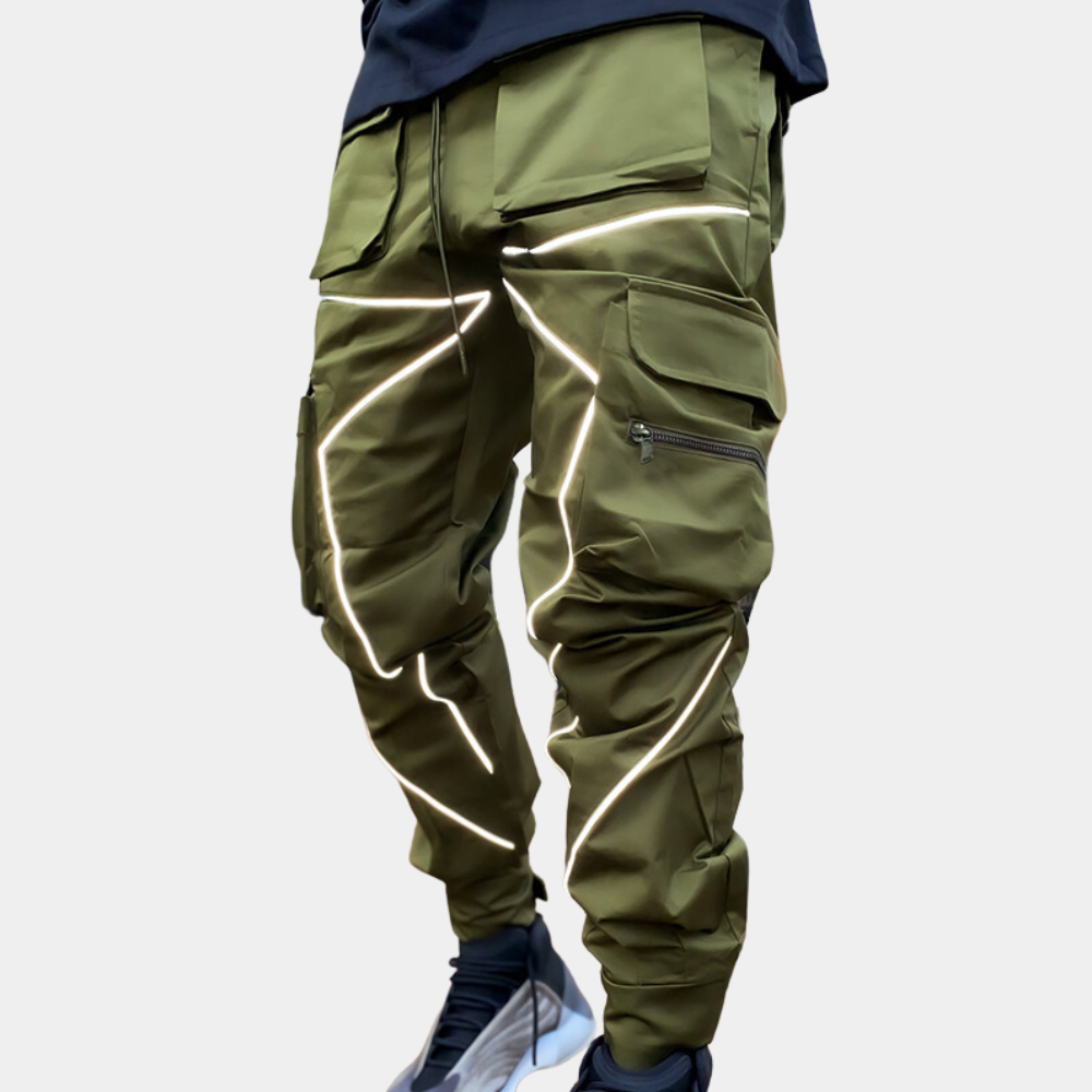 Olivgrüne Cargohose mit reflektierenden Streifen, Taschen, sportlich, modern, Herrenmode.
