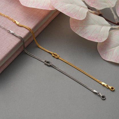 Minimalist Knot Bracelet – Elva