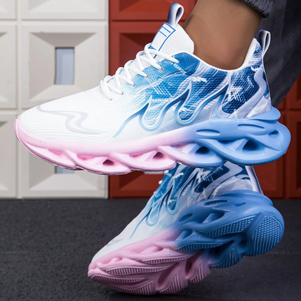 Weiße Sneaker mit blau-rosa Sohle, modisches Design, atmungsaktives Material, Herrenmode.