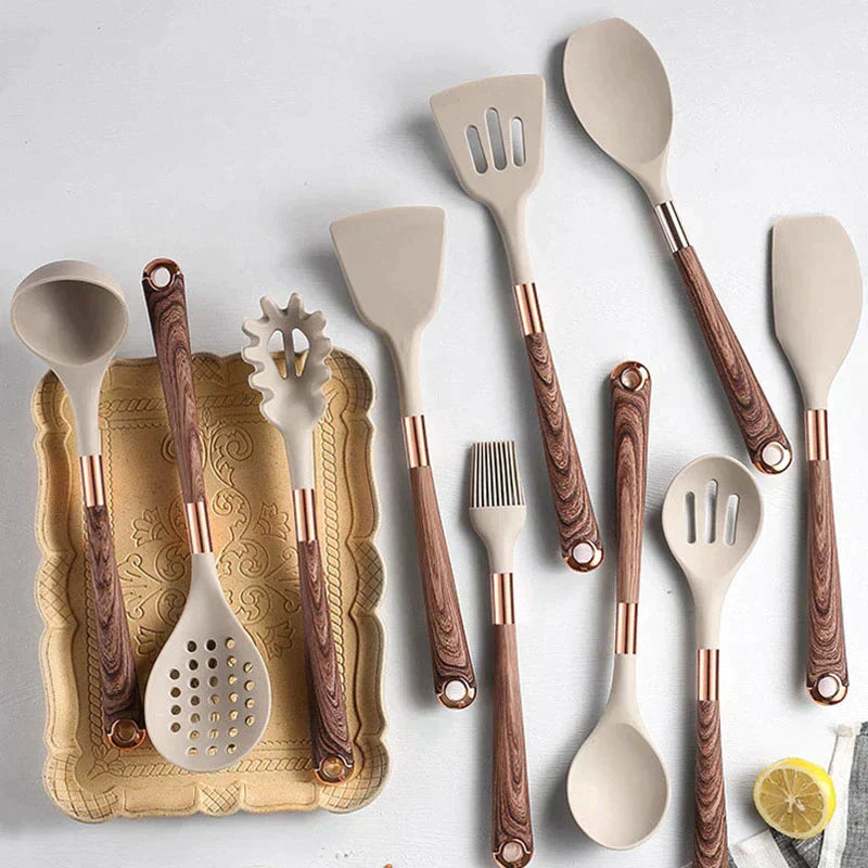 Küchenutensilien aus Lebensmittel-Silikon mit Holzgriff – KitchenElegance