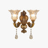 Vintage goldene Wandleuchte mit Kristallakzenten, klassisches Design, Doppelarm, dekorativ.