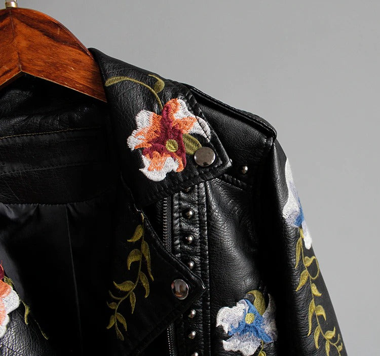 Bestickte Damen Kunstlederjacke im Bikerstil – Eleonora