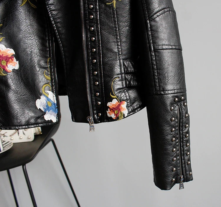 Bestickte Damen Kunstlederjacke im Bikerstil – Eleonora