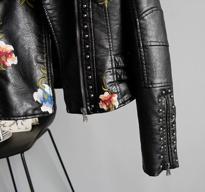 Bestickte Damen Kunstlederjacke im Bikerstil – Eleonora