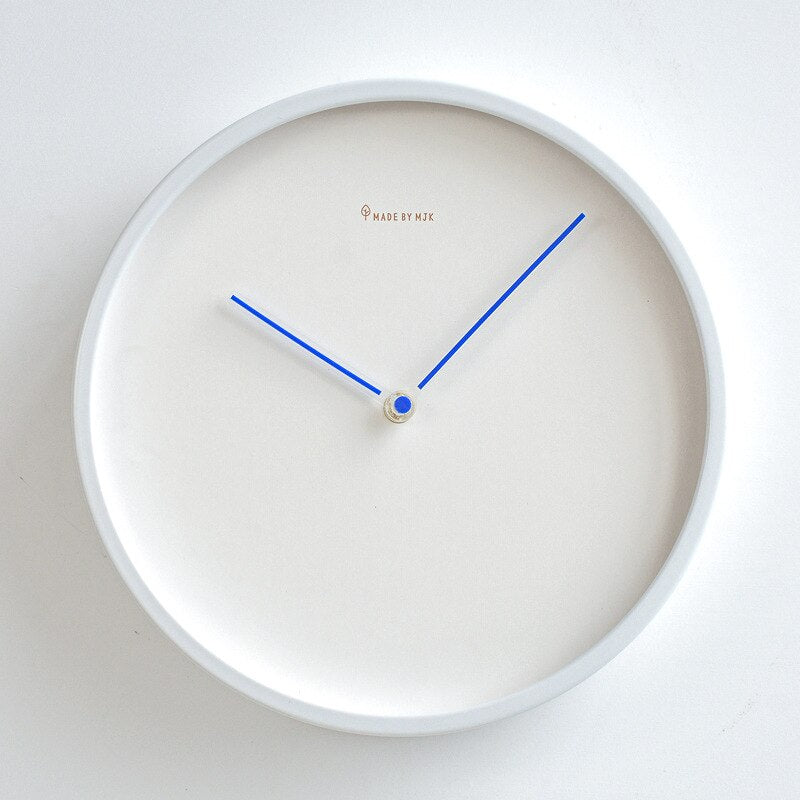 Minimalistische skandinavische Wanduhr - Skara