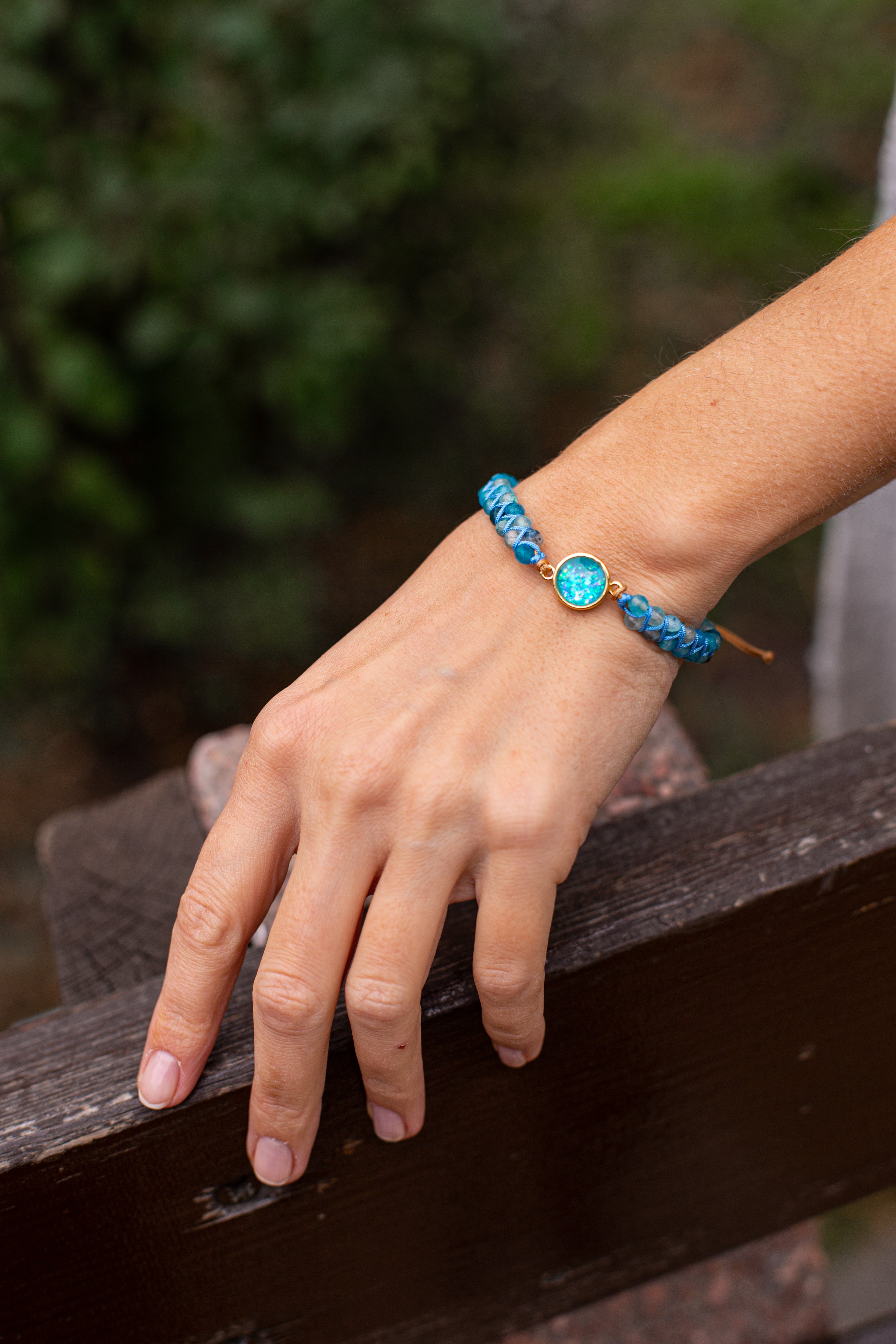 Hypnotisierendes Blaues Opal Armband - Liora