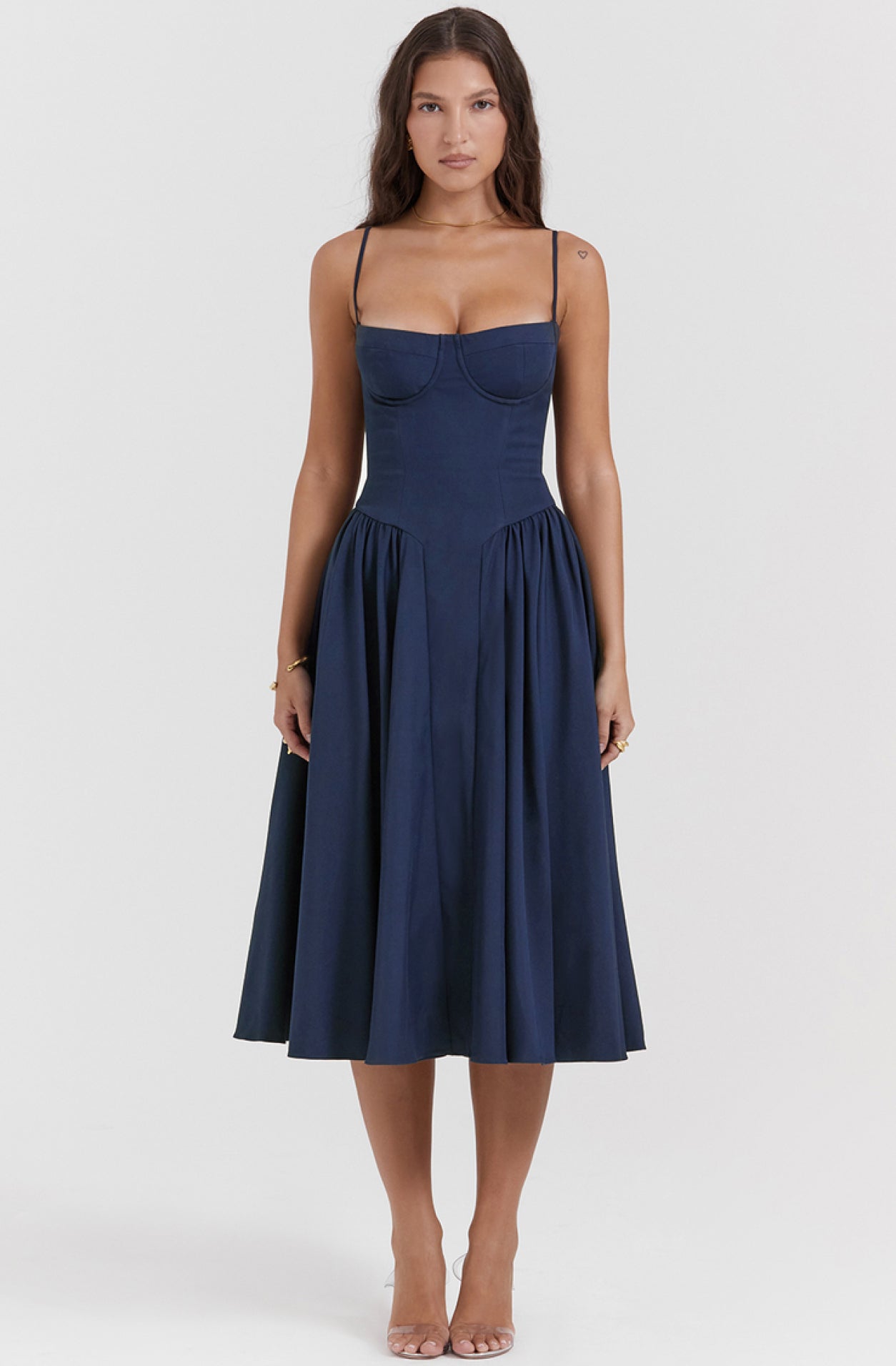 Stylisches Sommerkleid mit Spaghettiträgern und Taillenmieder – Mira