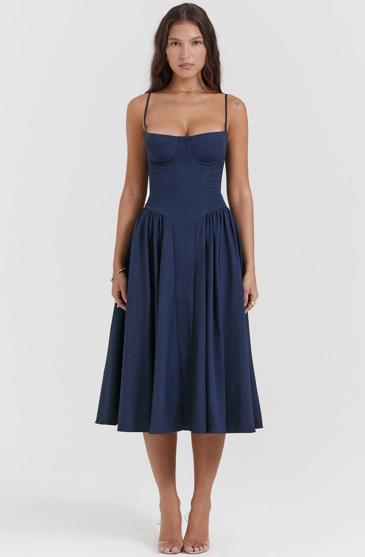 Stylisches Sommerkleid mit Spaghettiträgern und Taillenmieder – Mira