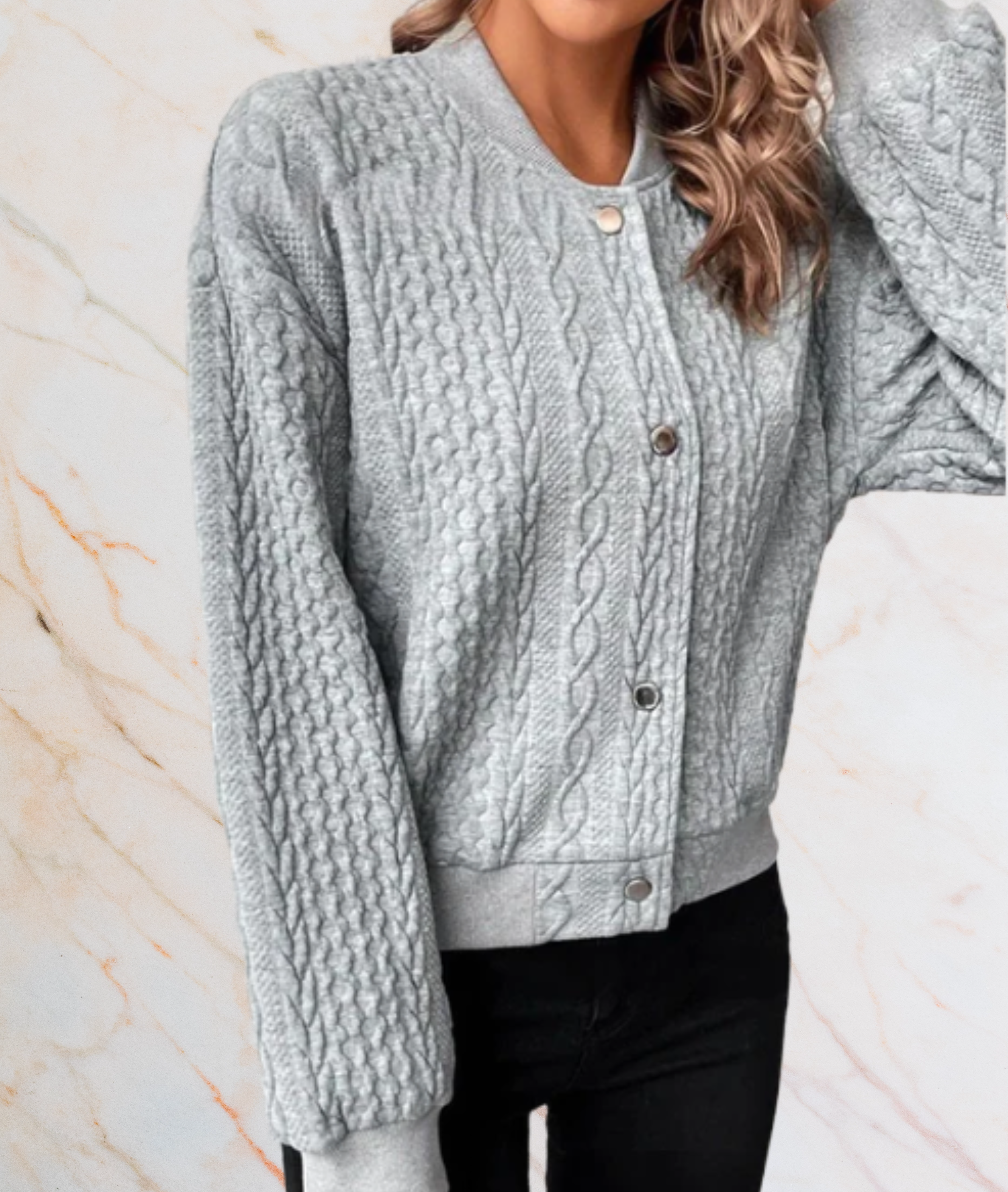 Jorja -  Pullover mit Knöpfen und geprägtem Musterdesign