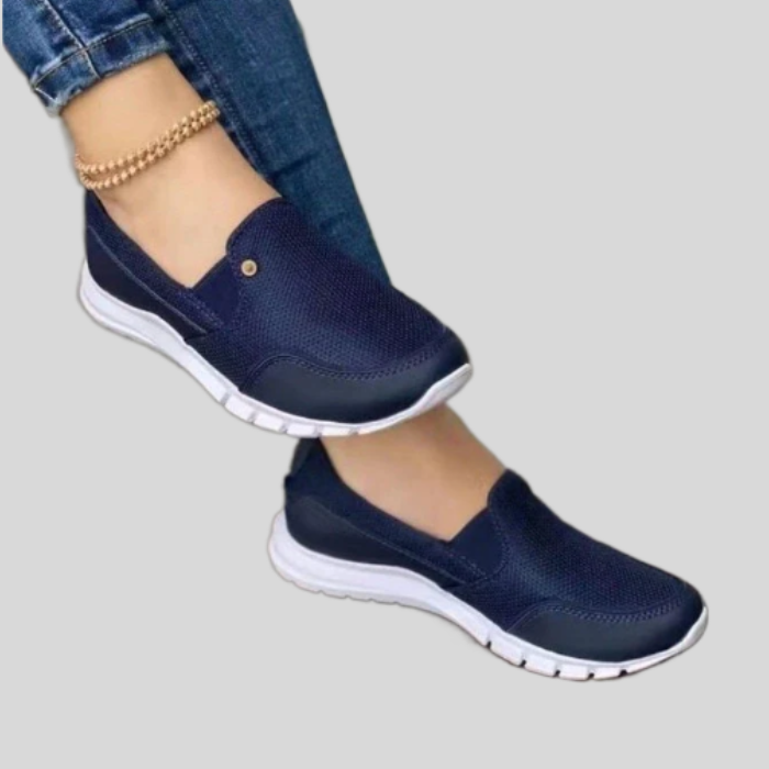 Elia -  Schmal geschnittene Slip on Schuhe mit weißer Laufsohle